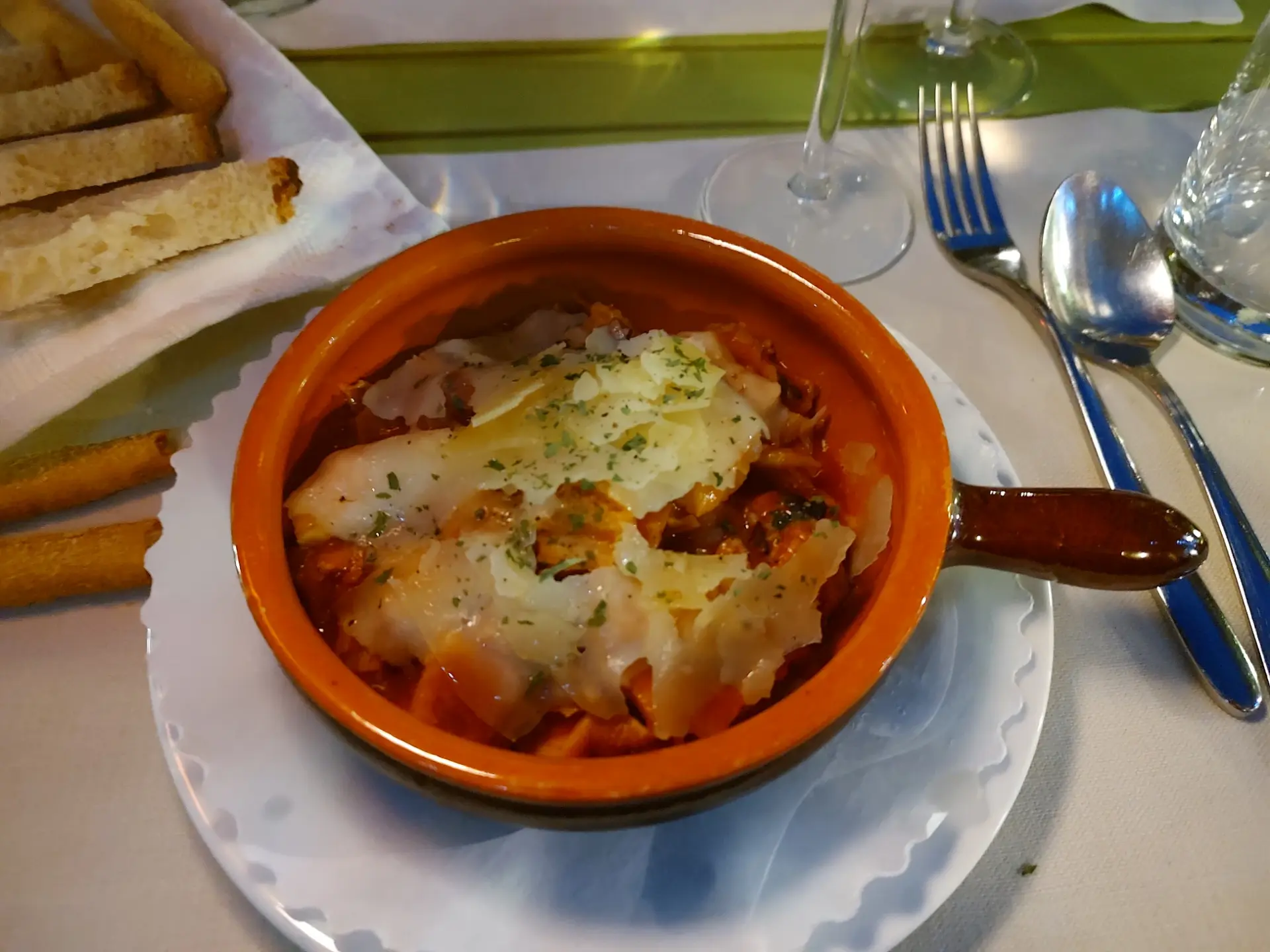 Piatto caldo della cucina piemontese
